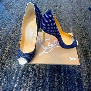 Never worn w/ box , Blue New Very Prive 120 heels